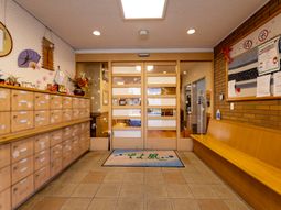 エントランスの装飾と設備