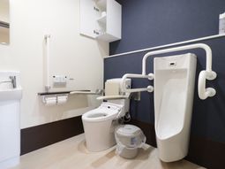 バリアフリーのトイレ空間