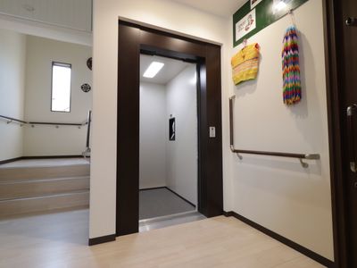 手すり付き廊下