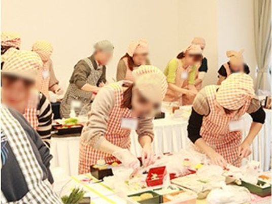 料理活動する人々