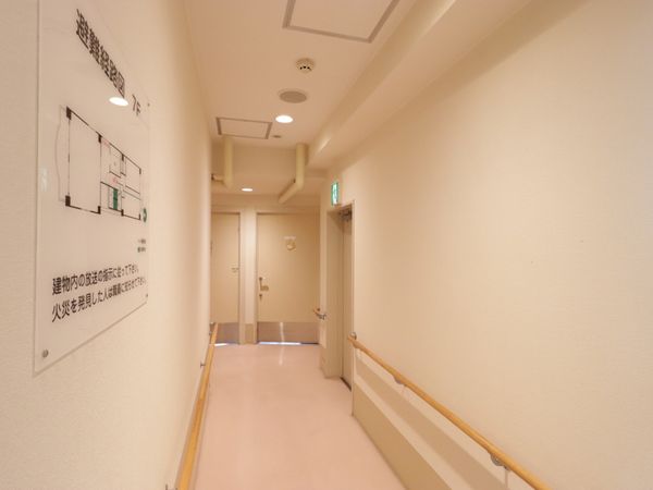 清潔感のある廊下の風景