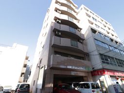 多階層ビルの外観