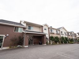 ゆったりとした建物エントランス