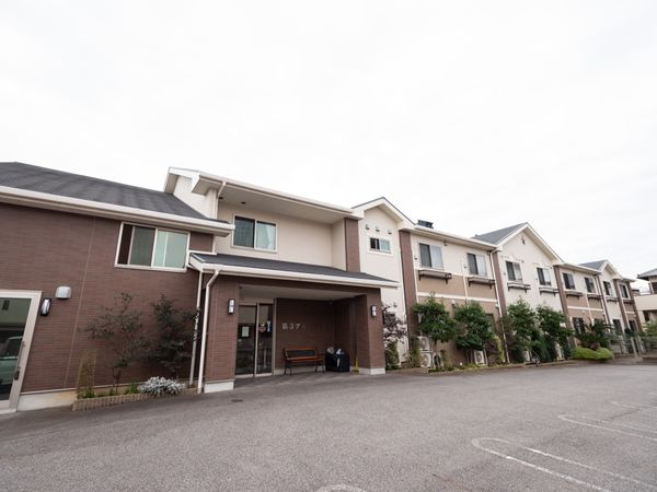 ゆったりとした建物エントランス