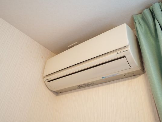 壁掛けエアコンのクローズアップ