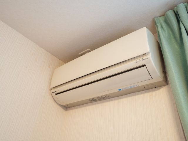 壁掛けエアコンのクローズアップ