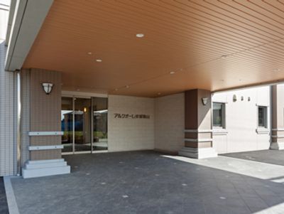 施設のエントランス
