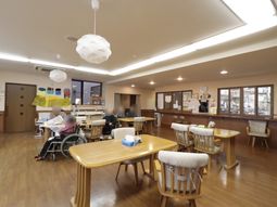 明るい食堂の様子