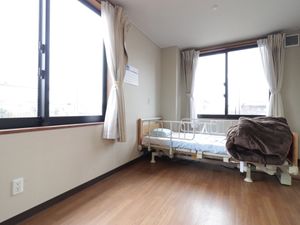 居室窓とベッド配置