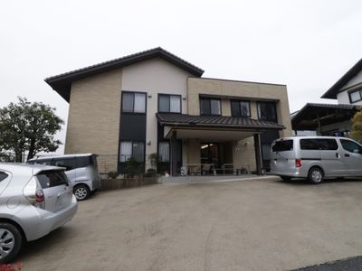 モダンな建物の外観