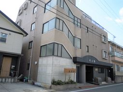 モダンな建物の外観