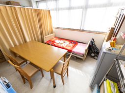 明るい居室の風景