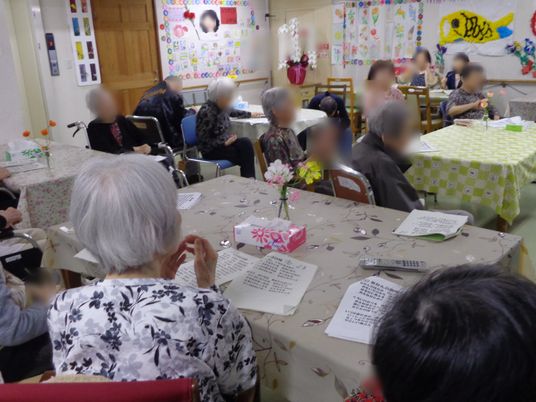 利用者が集う食堂  