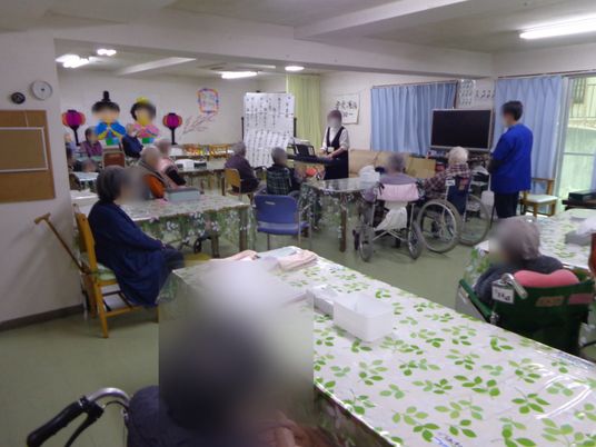 利用者が集う多目的室  