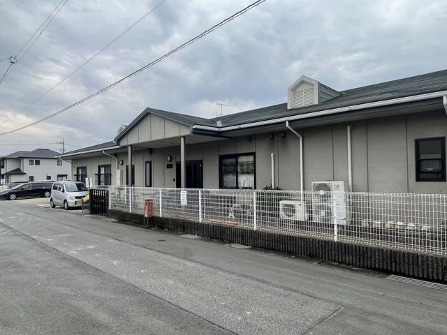 落ち着いた外観 外観 落ち着いた雰囲気の外観です。就業環境に適した静かな場所にあります。