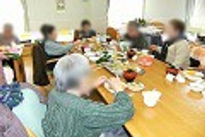 集いの場のテーブル