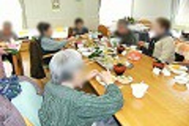 集いの場のテーブル