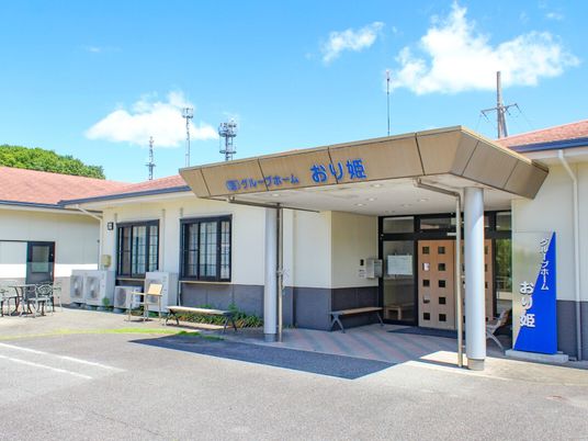 施設の正面玄関  