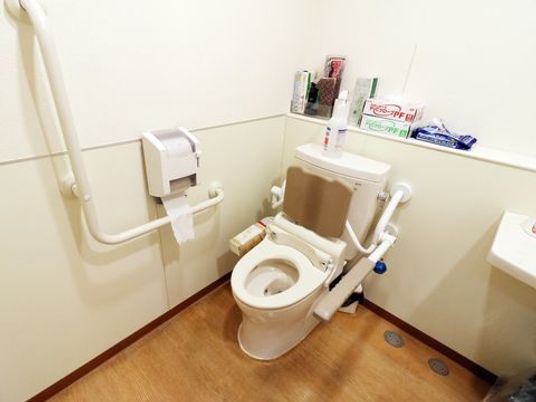 バリアフリー対応のトイレ