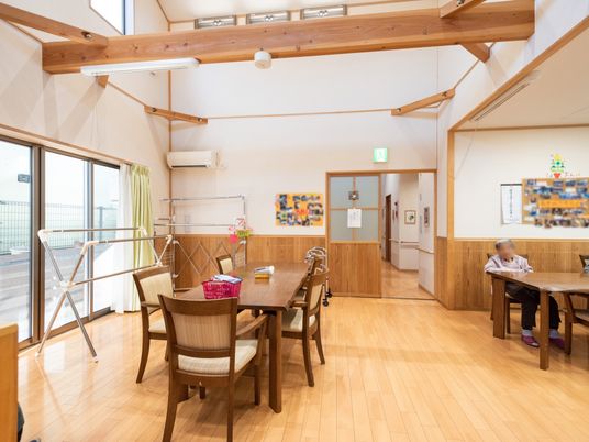 暖かみのあるダイニング空間