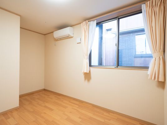 シンプルな洋室の居室