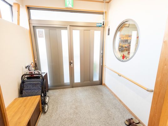 エレベーター前の廊下