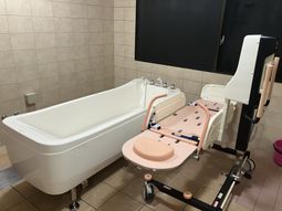 バリアフリーな浴室設備