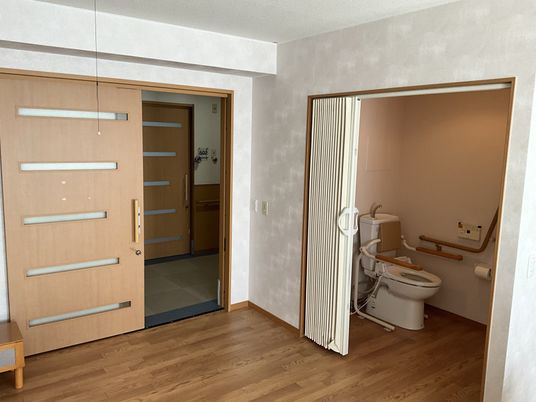 明るく広々とした居室