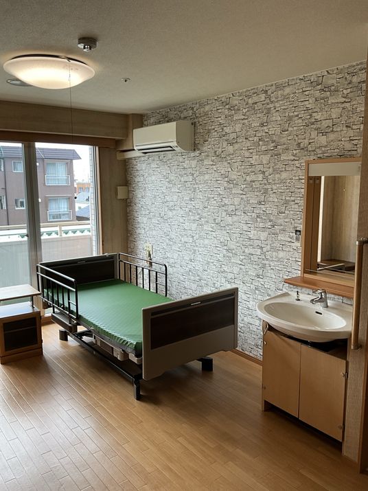 多目的室とスタッフ