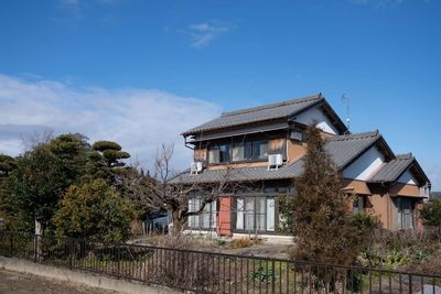 広々とした施設の庭