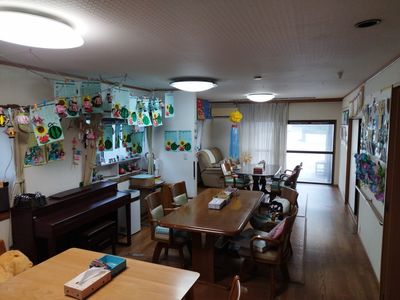多彩な装飾のリビング