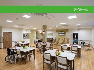 明るい食堂の全景  