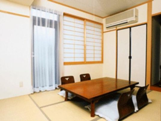和室の居室内部
