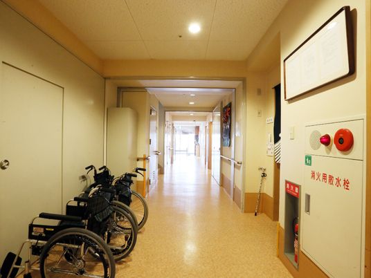 清潔な施設の廊下