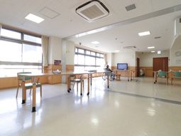 明るく広々とした多目的室
