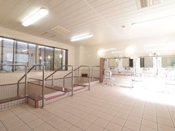 明るい浴室スペース