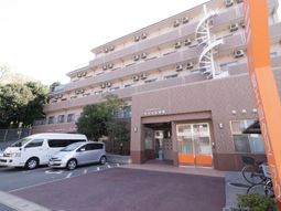 清潔感のある施設のエントランス