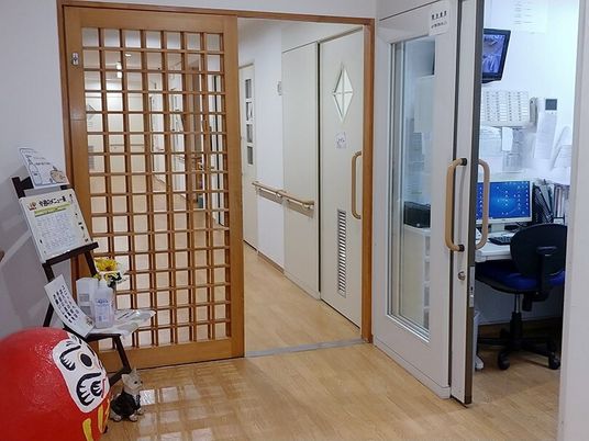 廊下と部屋の間仕切り