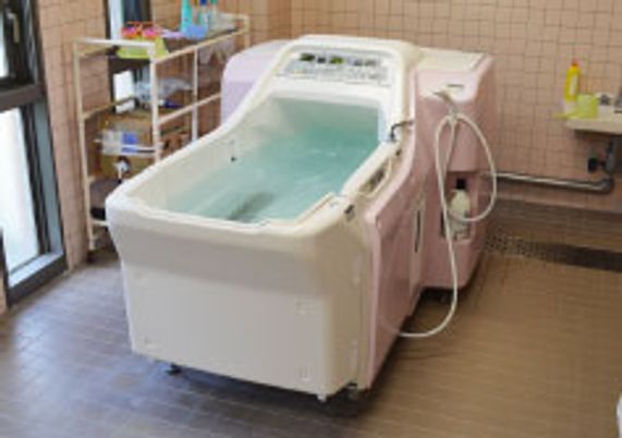 機器が置かれた浴室