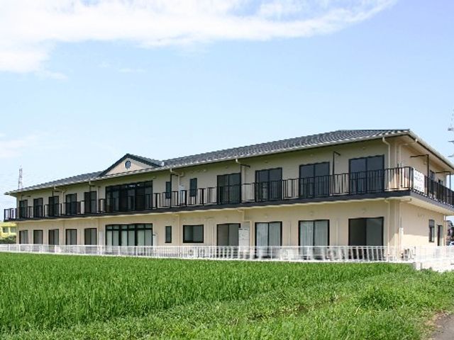 広々とした一階建施設外観 外観 開放的な雰囲気の一階建て施設です。ゆったりとした環境で働きたい方におすすめの職場となっています。
