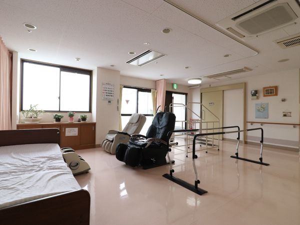 明るい居室の様子