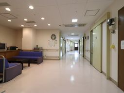 綺麗な施設の廊下