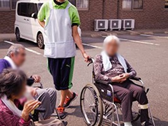 屋外の駐車場