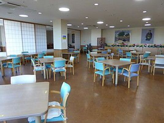 広々とした食堂勤務