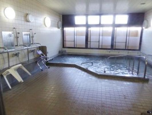 広々とした浴室施設