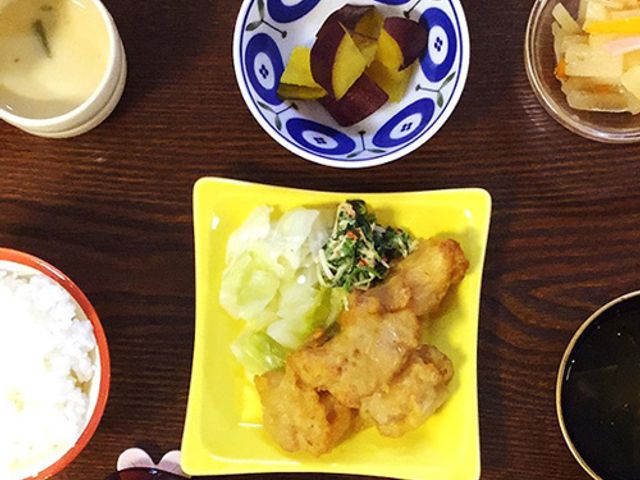 和食セットの料理 料理 色とりどりの和食セットで、栄養バランスに配慮された食事を楽しめます。