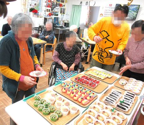 お菓子作りを楽しむ場面
