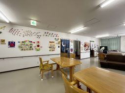 広々としたラウンジ