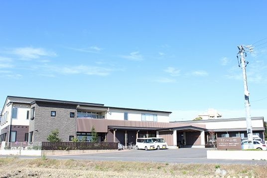 広がる青空の外観