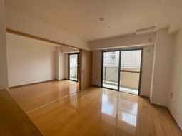 広々とした明るい居室